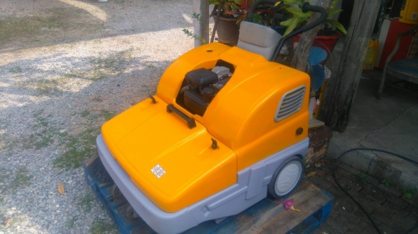 ขายด่วน รถกวาดถนน DULEVO 900 sprint สวยๆ ราคาถูก สภาพดีคับ