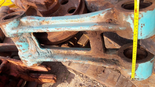 โตงเตงรถขุดขนาด200 รูสลัก80 MM ขายราคา 9,000 บาท