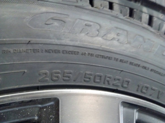 TRD ป้ายแดง ใหม่ๆ  ยาง 265/50R20 DUNLOP GRANDTREK PT3 ปี16 ใหม่ๆ รถป้ายแดง  ชุด 4 เส้น tel. 081-427-3941