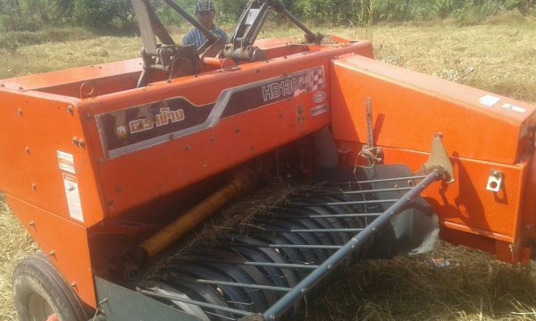 ขายเครื่องอัดฟาง คู้โบต้า HB 130  พลัส  บวก   ราคา   225000  บาท ด่วน พร้อมใช้งาน ด่วน วันทูคอล 0986683479 dtac 0991751349 สิทธิ์ คับ