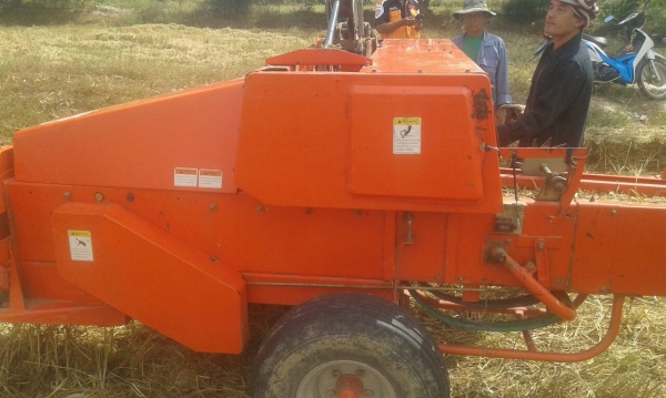 ขายเครื่องอัดฟาง คู้โบต้า HB 130 พลัส บวก ราคา 225000 บาท ด่วน พร้อมใช้งาน ด่วน วันทูคอล 0986683479 dtac 0991751349 สิทธิ์ คับ ขายเครื่องอัดฟาง คู้โบต้า HB 130 พลัส บวก ราคา 225000 บาท ด่วน พร้อมใช้งาน ด่วน วันทูคอล 0986683479 dtac 0991751349 สิทธิ์ คับ