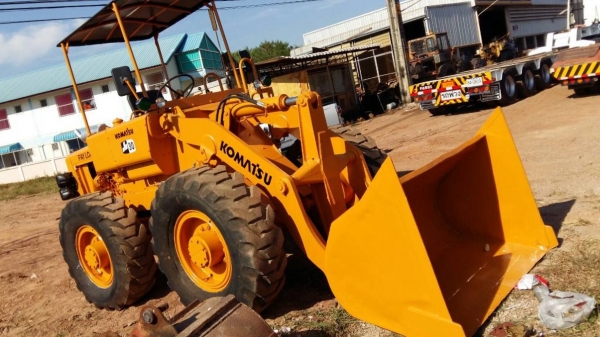 ขาย รถตัก KOMATSU JH30 เช็คใหม่ทั้งคัน สภาพพร้อมใช้งานครับ