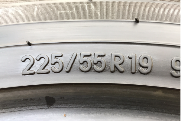 ยาง Toyo 225 55 19 ปลายปี13 ดอกเต็ม ไม่มีปะ ราคาไม่แพง ยาง Toyo 225 55 19 ปลายปี13 ดอกเต็ม ไม่มีปะ ราคาไม่แพง