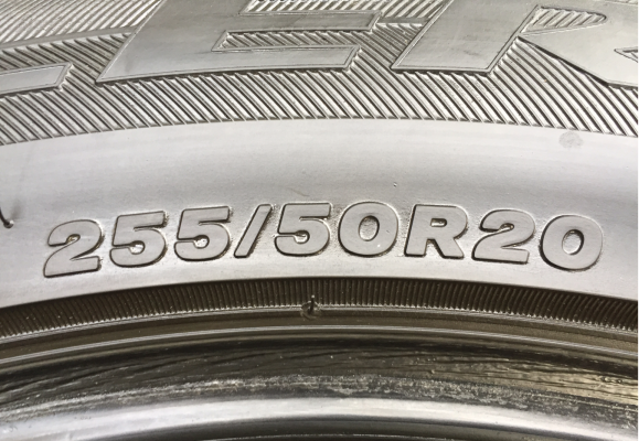 ยาง Bridgestone 255 50 20 สิ้นปี13 พร้อมใช้งาน ราคาไม่แพง
