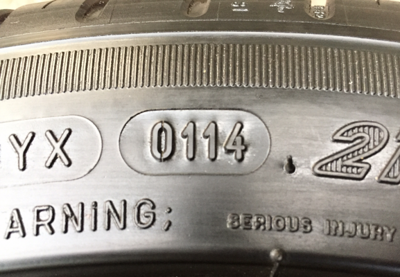 ยาง Michelin 215 45 17 ปี14 ดอกเต็ม ใช้ยาว ราคาไม่แพง