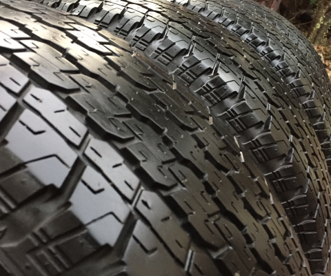 ยาง Bridgestone 265 70 16 กลางปี14 ดอกเยอะ ใช้ยาว ราคาไม่แพง