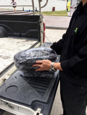 ขายลำโพงวางหลัง KENWOOD แบบ 3 ทางมีไฟด้านหลัง ขายลำโพงวางหลัง KENWOOD แบบ 3 ทางมีไฟด้านหลัง