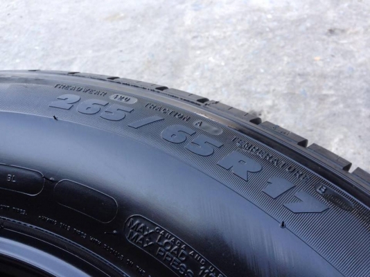 ยาง MICHELIN 265-65-17 ปี 15 ครบชุด 4 เส้น 8000  สภาพสวยๆไม่มีปะไม่บวมไม่กินข้าง ดอกยางเหลือเยอะเอาไปวิ่งกันใด้อีกยาวค่ะ