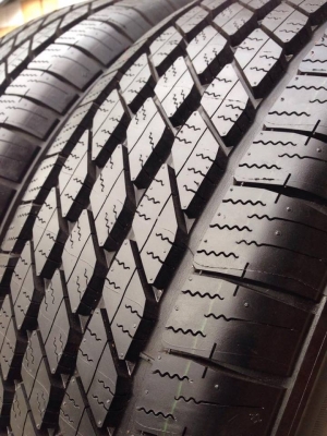 ยาง MICHELIN 265-65-17 ปี 16 2 เส้น 5000  สภาพสวยๆยางอะไหล่ไม่เคยลงพื้นไม่มีปะไม่บวมไม่กินข้าง ดอกยางเหลือเยอะเอาไปวิ่งกันใด้อีกยาวค่ะ