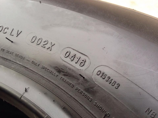 ยาง MICHELIN 265-65-17 ปี 16 2 เส้น 5000  สภาพสวยๆยางอะไหล่ไม่เคยลงพื้นไม่มีปะไม่บวมไม่กินข้าง ดอกยางเหลือเยอะเอาไปวิ่งกันใด้อีกยาวค่ะ