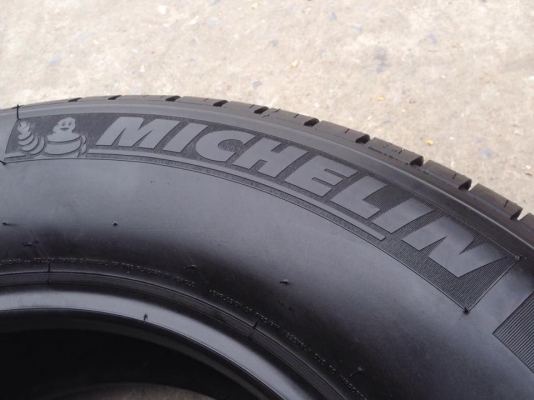 ยาง MICHELIN 265-65-17 ปี 16 2 เส้น 5000  สภาพสวยๆยางอะไหล่ไม่เคยลงพื้นไม่มีปะไม่บวมไม่กินข้าง ดอกยางเหลือเยอะเอาไปวิ่งกันใด้อีกยาวค่ะ