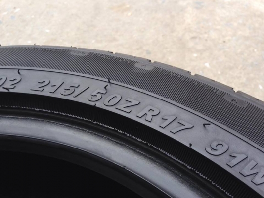 ยาง Deestone 215-50-17 ปี 15 3เส้น ปี 14 1เส้น ครบชุด 4 เส้น 4500  สภาพสวยๆไม่มีปะไม่บวมไม่กินข้าง ดอกยางเหลือเยอะเอาไปวิ่งกันใด้อีกยาวค่ะ