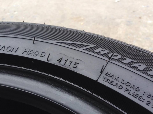 ยาง Deestone 215-50-17 ปี 15 3เส้น ปี 14 1เส้น ครบชุด 4 เส้น 4500  สภาพสวยๆไม่มีปะไม่บวมไม่กินข้าง ดอกยางเหลือเยอะเอาไปวิ่งกันใด้อีกยาวค่ะ