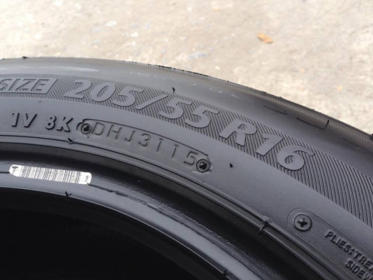 ยาง Bridgstone 205-55-16 ปี 15 ครบชุด 4 เส้น 4000  สภาพสวยๆไม่บวมไม่กินข้าง ดอกยางเหลือเยอะเอาไปวิ่งกันใด้อีกยาวค่ะ