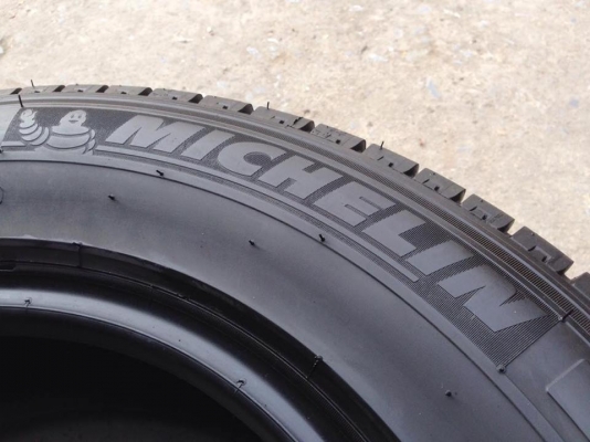 ยาง MICHELIN 205-70-15 ปี 16 ครบชุด 4 เส้น 7000  สภาพสวยๆไม่มีปะไม่บวมไม่กินข้าง ดอกยางเหลือเยอะเอาไปวิ่งกันใด้อีกยาวค่ะ