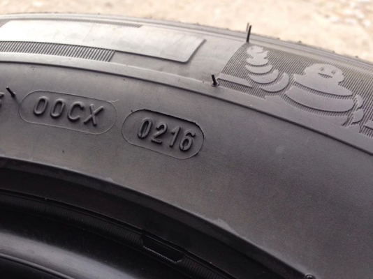 ยาง MICHELIN 205-70-15 ปี 16 ครบชุด 4 เส้น 7000  สภาพสวยๆไม่มีปะไม่บวมไม่กินข้าง ดอกยางเหลือเยอะเอาไปวิ่งกันใด้อีกยาวค่ะ