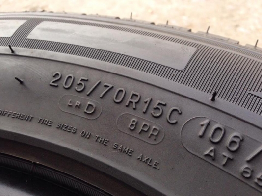 ยาง MICHELIN 205-70-15 ปี 16 ครบชุด 4 เส้น 7000  สภาพสวยๆไม่มีปะไม่บวมไม่กินข้าง ดอกยางเหลือเยอะเอาไปวิ่งกันใด้อีกยาวค่ะ