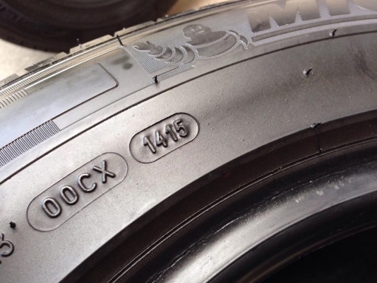 ยาง MICHELIN 205-70-15 ปี 15 ครบชุด 4 เส้น 5500  สภาพสวยๆไม่มีปะไม่บวมไม่กินข้าง ดอกยางเหลือเยอะเอาไปวิ่งกันใด้อีกยาวค่ะ