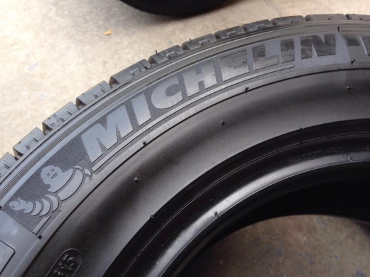ยาง MICHELIN 205-70-15 ปี 15 ครบชุด 4 เส้น 5500  สภาพสวยๆไม่มีปะไม่บวมไม่กินข้าง ดอกยางเหลือเยอะเอาไปวิ่งกันใด้อีกยาวค่ะ