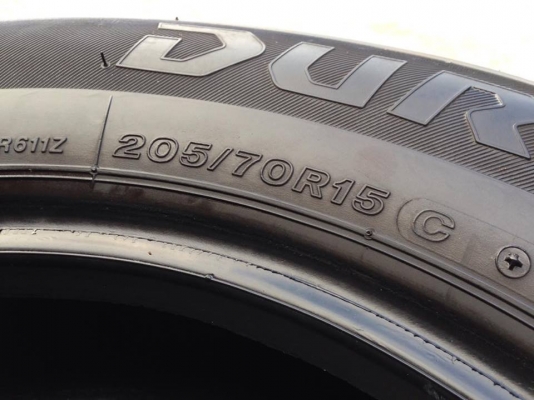 ยาง Bridgstone 205-70-15 ปี 16 ครบชุด 4 เส้น 6000  สภาพสวยๆไม่บวมไม่กินข้าง ดอกยางเหลือเยอะเอาไปวิ่งกันใด้อีกยาวค่ะ