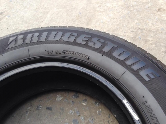 ยาง Bridgstone 205-70-15 ปี 16 ครบชุด 4 เส้น 6000  สภาพสวยๆไม่บวมไม่กินข้าง ดอกยางเหลือเยอะเอาไปวิ่งกันใด้อีกยาวค่ะ