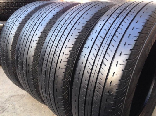 ยาง Bridgstone 205-70-15 ปี 15 ครบชุด 4 เส้น 4000  สภาพสวยๆไม่บวมไม่กินข้าง ดอกยางเหลือเยอะเอาไปวิ่งกันใด้อีกยาวค่ะ