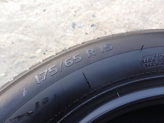 ยาง MICHELIN 175-65-15 ปี 15 ครบชุด 4 เส้น 3500  สภาพสวยๆไม่มีปะไม่บวมไม่กินข้าง ดอกยางเหลือเยอะเอาไปวิ่งกันใด้อีกยาวค่ะ