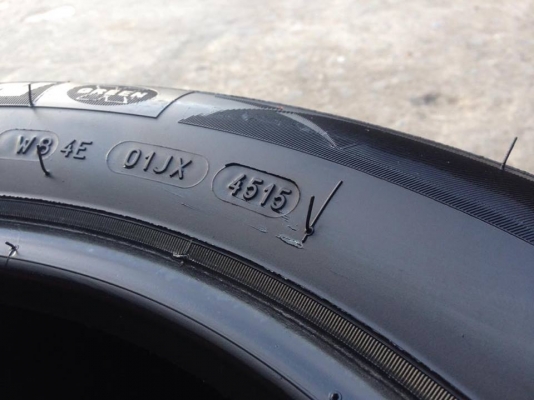 ยาง MICHELIN 175-65-15 ปี 15 ครบชุด 4 เส้น 3500  สภาพสวยๆไม่มีปะไม่บวมไม่กินข้าง ดอกยางเหลือเยอะเอาไปวิ่งกันใด้อีกยาวค่ะ
