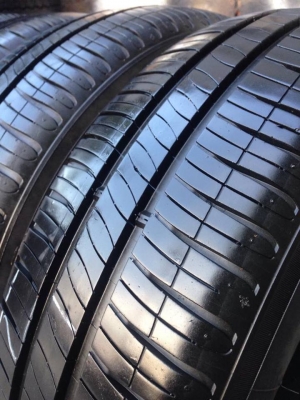 ยาง MICHELIN 175-65-15 ปี 15 ครบชุด 4 เส้น 3500  สภาพสวยๆไม่มีปะไม่บวมไม่กินข้าง ดอกยางเหลือเยอะเอาไปวิ่งกันใด้อีกยาวค่ะ