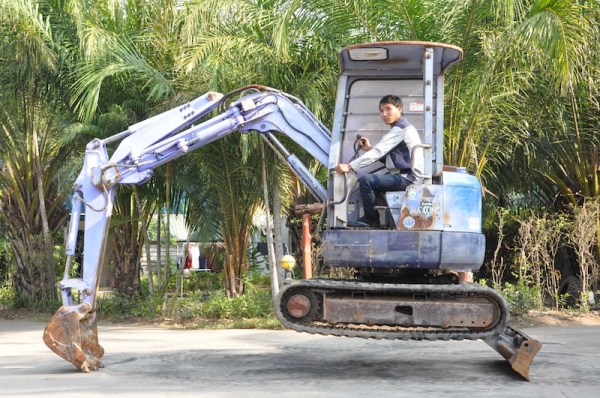 HITACHI EX30UR-2(pc30)(คอนโทลน้ำมัน)(ปั้มนิ้ว)(บูมสไลด์)สวยเดิมจากญี่ปุ่น100\% ทำงานสมบูรณ์ทุกระบบ รับรองไม่ผิดหวัง 285,000 เท่านั้น!!