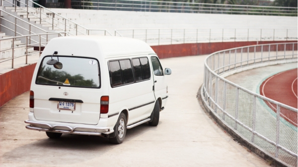 ขายรถตู้ TOYOTA แบบ HIACE - LH 112 ( 2.8 ) หลังคาสูง ขายรถตู้ TOYOTA แบบ HIACE - LH 112 ( 2.8 ) หลังคาสูง