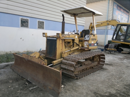 รถแทรกเตอร์ KOMATSU D20P-6 เกียร์ตัด ตีนเป็ด50c รถนอกนำเข้า สภาพดีมากครับ ใช้งานน้อย ไม่เคยใช้ในไทย ติดต่อ มานะ 085-9049669