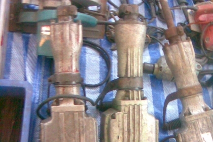 แย๊กสกัดคอนกรีต MAKITA ตัวใหญ่ของแท้แน่นอนครับ เบิกใหม่ เกือบ 2 หมื่นครับ สภาพเดิมๆครับใช้ยาวครับรุ่นนี้คุ้มครับแรงๆครับ