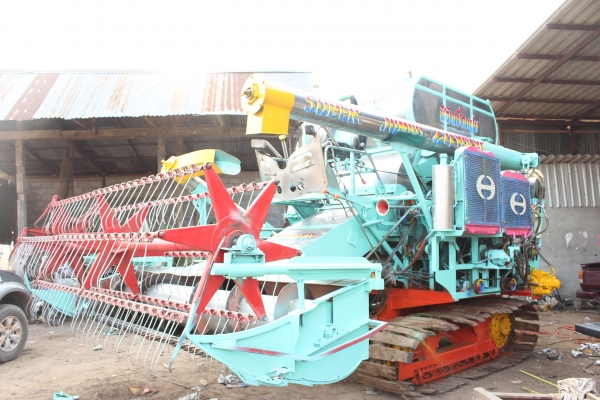 รถเกี่ยวข้าวบุญเลิศ