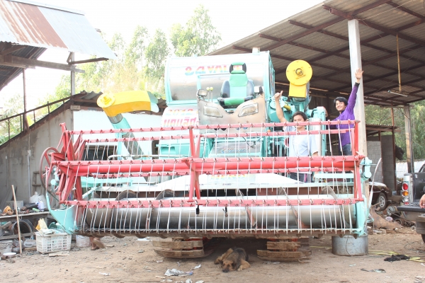 รถเกี่ยวข้าวบุญเลิศ