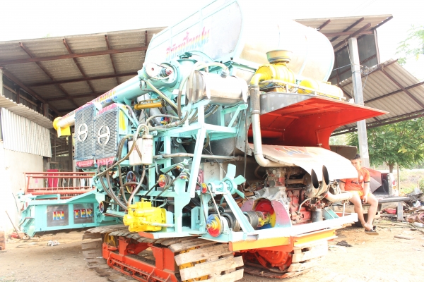 รถเกี่ยวข้าวบุญเลิศ