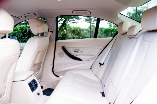 ขาย BMW 320d F30 2012 สภาพใหม่ป้ายแดงออกศูนย์ Europa Rama II ขาย BMW 320d F30 2012 สภาพใหม่ป้ายแดงออกศูนย์ Europa Rama II