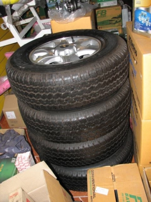 ขายยาง+แม๊กซ์ All New เชฟโรเลต 245/70R16 ยางเปอร์เซนต์ 7,000 บ.สภาพสวย หรือแยกขาย ขายยาง+แม๊กซ์ All New เชฟโรเลต 245/70R16 ยางเปอร์เซนต์ 7,000 บ.สภาพสวย หรือแยกขาย