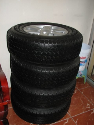 ขายยาง+แม๊กซ์ All New เชฟโรเลต 245/70R16 ยางเปอร์เซนต์ 7,000 บ.สภาพสวย หรือแยกขาย ขายยาง+แม๊กซ์ All New เชฟโรเลต 245/70R16 ยางเปอร์เซนต์ 7,000 บ.สภาพสวย หรือแยกขาย