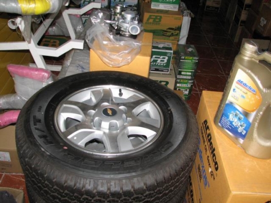 ขายยาง+แม๊กซ์ All New เชฟโรเลต 245/70R16 ยางเปอร์เซนต์ 7,000 บ.สภาพสวย หรือแยกขาย ขายยาง+แม๊กซ์ All New เชฟโรเลต 245/70R16 ยางเปอร์เซนต์ 7,000 บ.สภาพสวย หรือแยกขาย