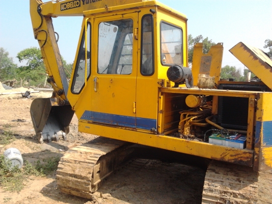 KOBELCO SK-03 สภาพดีพร้อมใช้งาน เครื่องเดิมปั๊มเดิมทำงานไม่โหลด คอนโทรลง่ายคล่องตัวดีไม่มีปัญหา บูมอาร์มสวย ช่วงล่างเอวแน่น โซ่บูทใบแทรกหนาดีประมาณ 60\% พร้อมทำงานได้เลย เอกสารสัญญาซื้อขาย ราคาต่อรองได้ครับ