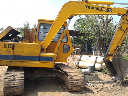 KOBELCO SK-03 สภาพดีพร้อมใช้งาน เครื่องเดิมปั๊มเดิมทำงานไม่โหลด คอนโทรลง่ายคล่องตัวดีไม่มีปัญหา บูมอาร์มสวย ช่วงล่างเอวแน่น โซ่บูทใบแทรกหนาดีประมาณ 60\% พร้อมทำงานได้เลย เอกสารสัญญาซื้อขาย ราคาต่อรองได้ครับ