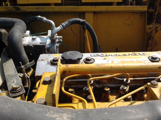 KOMATSU PC 60-5 เครื่องเดิมปั๊มเดิมพร้อมทำงานได้เลย บอดี้รถสวยมาก ภายในคอนโทรลยาว สภาพดีสะอาดดี บูมอาร์มไม่ปะไม่ดาม เอวแน่น ช่วงล่างประมาณ 70\% พร้อมทำงานได้เลย เอกสารสัญญาซื้อขาย ราคาต่อรองได้ครับ