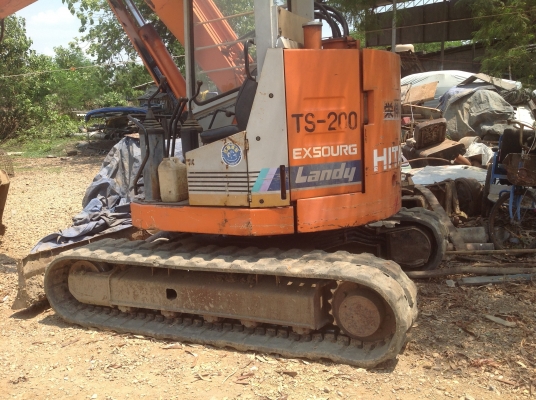 ต้องการซื้อแทรคเหล็กHITACHI50UR