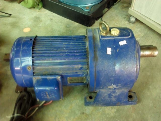 มอเตอร์เกียร์ทด3 แรง 380 V.รอบที่ทดแล้ว 90 รอบเพลาต่อไปใช้งานขนาดประมาณ 38 มม.