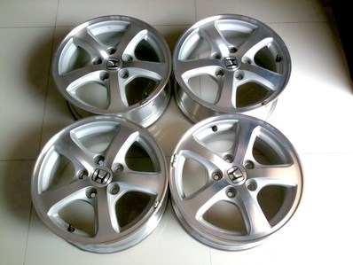 แม็กซ์ถอดจากป้ายแดง สภาพใหม่มาก ขอบ15" ขนาด 5 รู 114