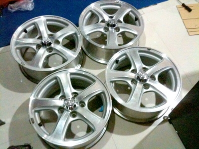 แม็กซ์ถอดจากป้ายแดง สภาพใหม่มาก ขอบ15" ขนาด 5 รู 114 แม็กซ์ถอดจากป้ายแดง สภาพใหม่มาก ขอบ15" ขนาด 5 รู 114