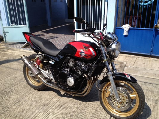 cb400ปี94รถสวยพร้อมใช้ทะเบียน สภาบสวยตามรูป 78,000คับ0865414120อั๋น