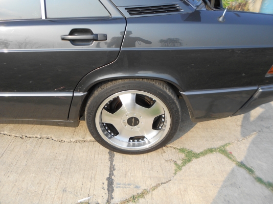 ขายดาว47000 บาทเบ็น190 สีดำปี94เกียออโต้ เครื่อง2.0ผ่อนเดืนละ6000