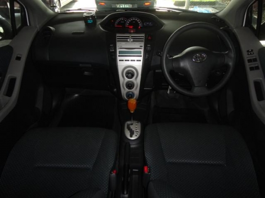 ขาย 2008 TOYOTA YARIS 1.5 E ติดLPG มือหนึ่ง สีขาว รถสวย